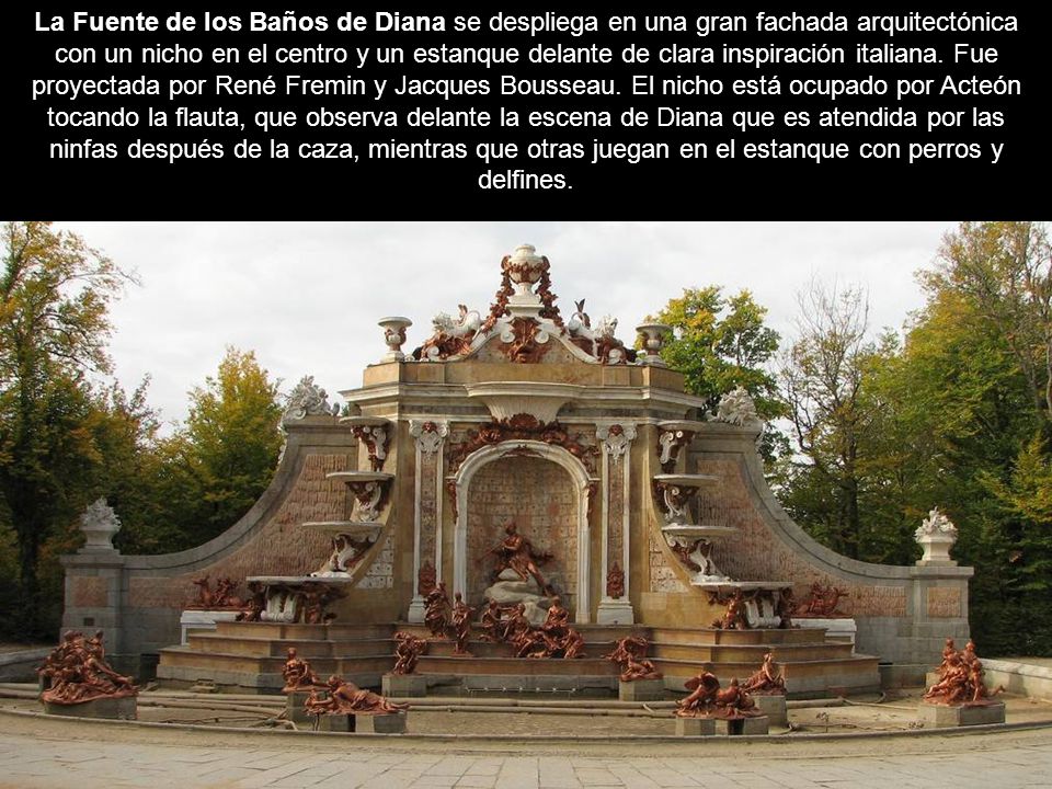 La Fuente de los Baños de Diana se despliega en una gran fachada arquitectónica con un nicho en el centro y un estanque delante de clara inspiración italiana.