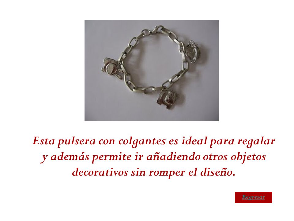 Esta pulsera con colgantes es ideal para regalar y además permite ir añadiendo otros objetos decorativos sin romper el diseño.