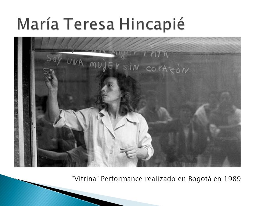 María Teresa Hincapié Vitrina Performance realizado en Bogotá en 1989