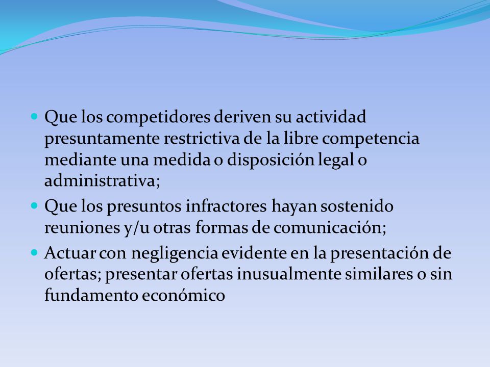 Que los competidores deriven su actividad presuntamente restrictiva de la libre competencia mediante una medida o disposición legal o administrativa;