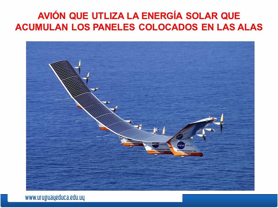AVIÓN QUE UTLIZA LA ENERGÍA SOLAR QUE ACUMULAN LOS PANELES COLOCADOS EN LAS ALAS