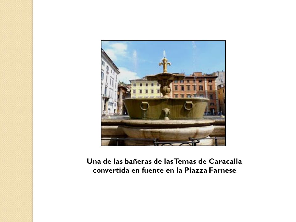 Una de las bañeras de las Temas de Caracalla convertida en fuente en la Piazza Farnese