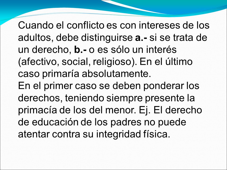 Cuando el conflicto es con intereses de los adultos, debe distinguirse a.- si se trata de un derecho, b.- o es sólo un interés (afectivo, social, religioso).
