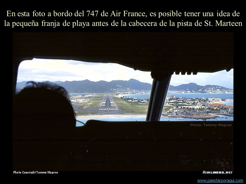 En esta foto a bordo del 747 de Air France, es posible tener una idea de la pequeña franja de playa antes de la cabecera de la pista de St.