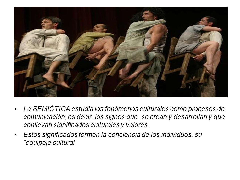 La SEMIÓTICA estudia los fenómenos culturales como procesos de comunicación, es decir, los signos que se crean y desarrollan y que conllevan significados culturales y valores.