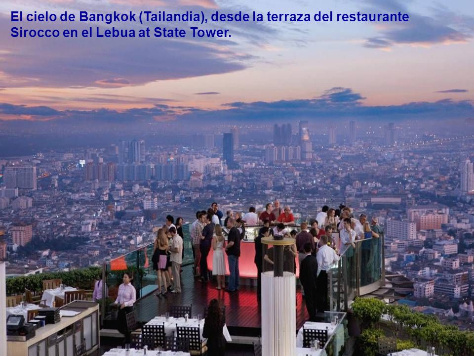 El cielo de Bangkok (Tailandia), desde la terraza del restaurante