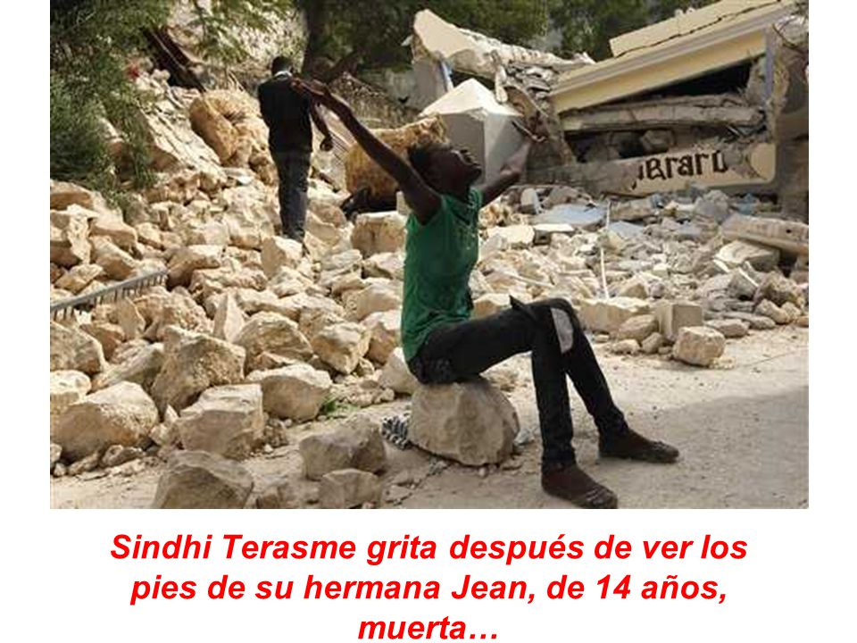 Sindhi Terasme grita después de ver los pies de su hermana Jean, de 14 años, muerta…