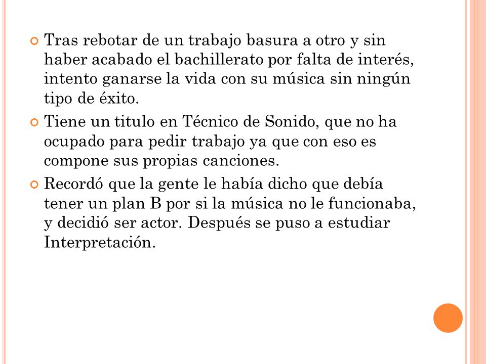 Tras rebotar de un trabajo basura a otro y sin haber acabado el bachillerato por falta de interés, intento ganarse la vida con su música sin ningún tipo de éxito.