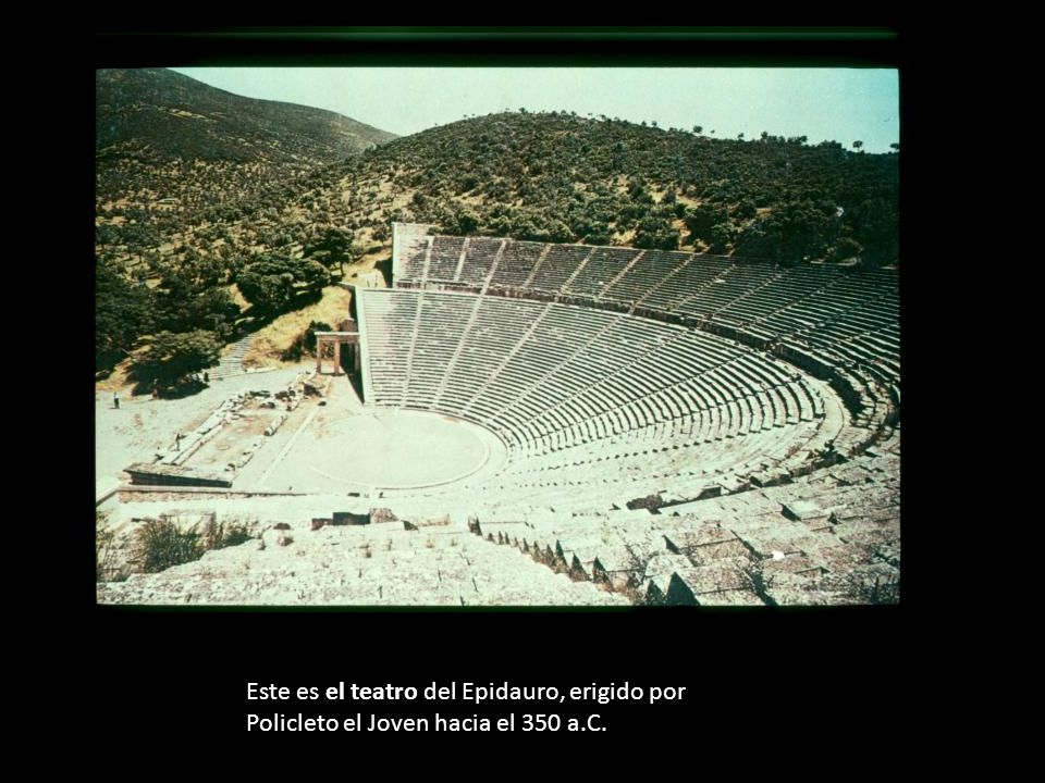 Este es el teatro del Epidauro, erigido por Policleto el Joven hacia el 350 a.C.