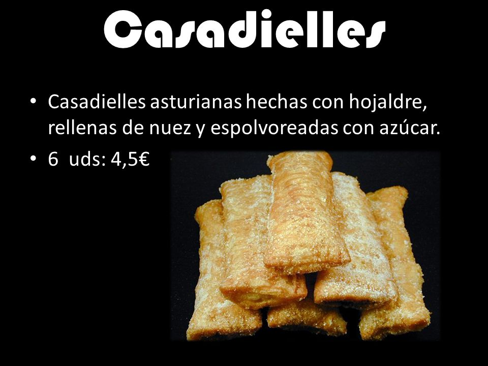 Casadielles Casadielles asturianas hechas con hojaldre, rellenas de nuez y espolvoreadas con azúcar.