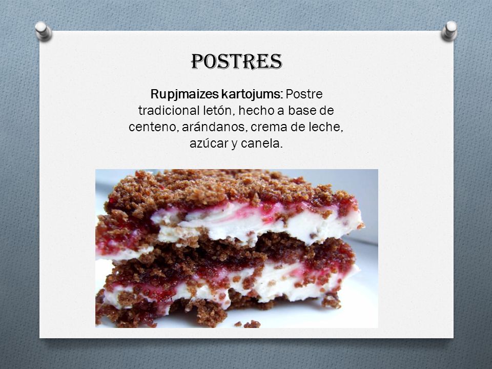 postres Rupjmaizes kartojums: Postre tradicional letón, hecho a base de centeno, arándanos, crema de leche, azúcar y canela.