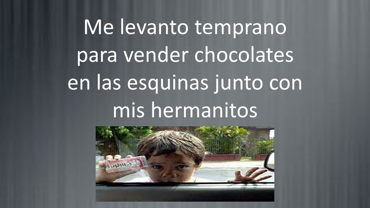 Me levanto temprano para vender chocolates en las esquinas junto con mis hermanitos