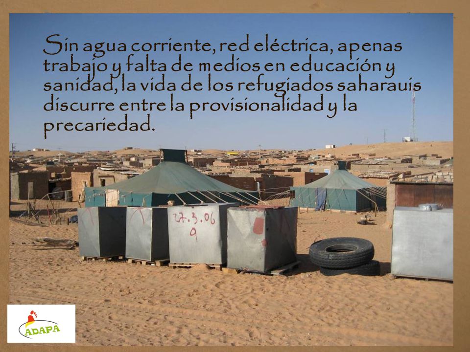 Sin agua corriente, red eléctrica, apenas trabajo y falta de medios en educación y sanidad, la vida de los refugiados saharauis discurre entre la provisionalidad y la precariedad.