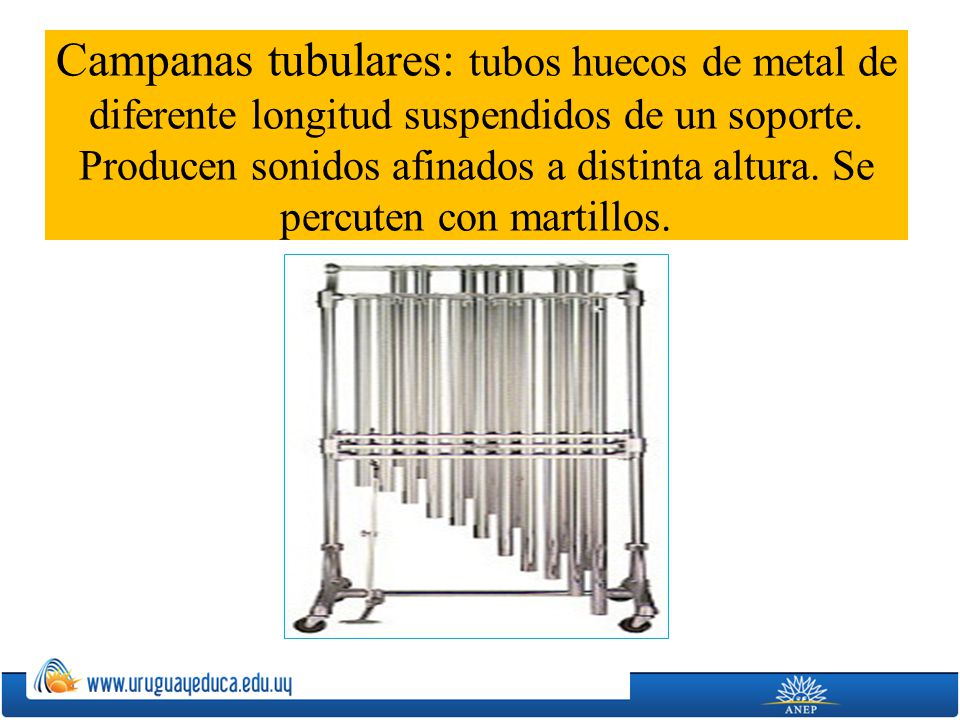 Campanas tubulares: tubos huecos de metal de diferente longitud suspendidos de un soporte.