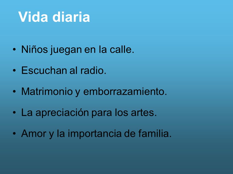 Vida diaria Niños juegan en la calle. Escuchan al radio.