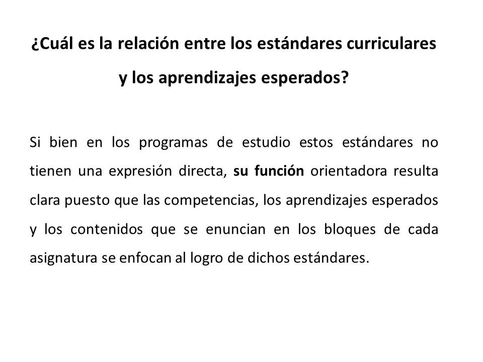 ¿Cuál es la relación entre los estándares curriculares y los aprendizajes esperados