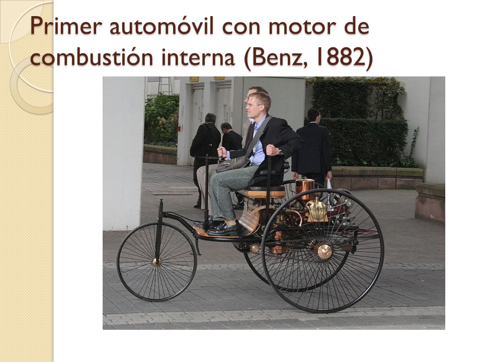 Primer automóvil con motor de combustión interna (Benz, 1882)