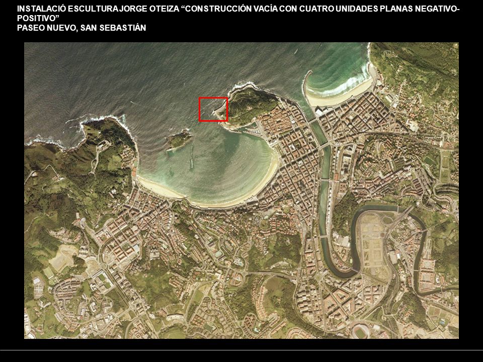 INSTALACIÓ ESCULTURA JORGE OTEIZA CONSTRUCCIÓN VACÍA CON CUATRO UNIDADES PLANAS NEGATIVO-POSITIVO