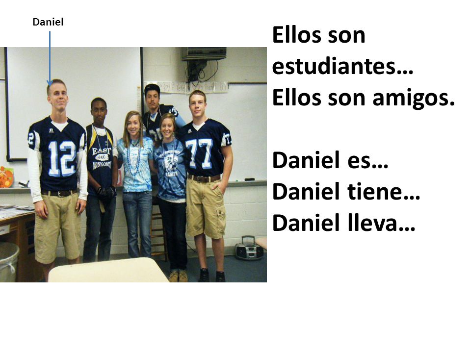 Ellos son estudiantes… Ellos son amigos. Daniel es… Daniel tiene…