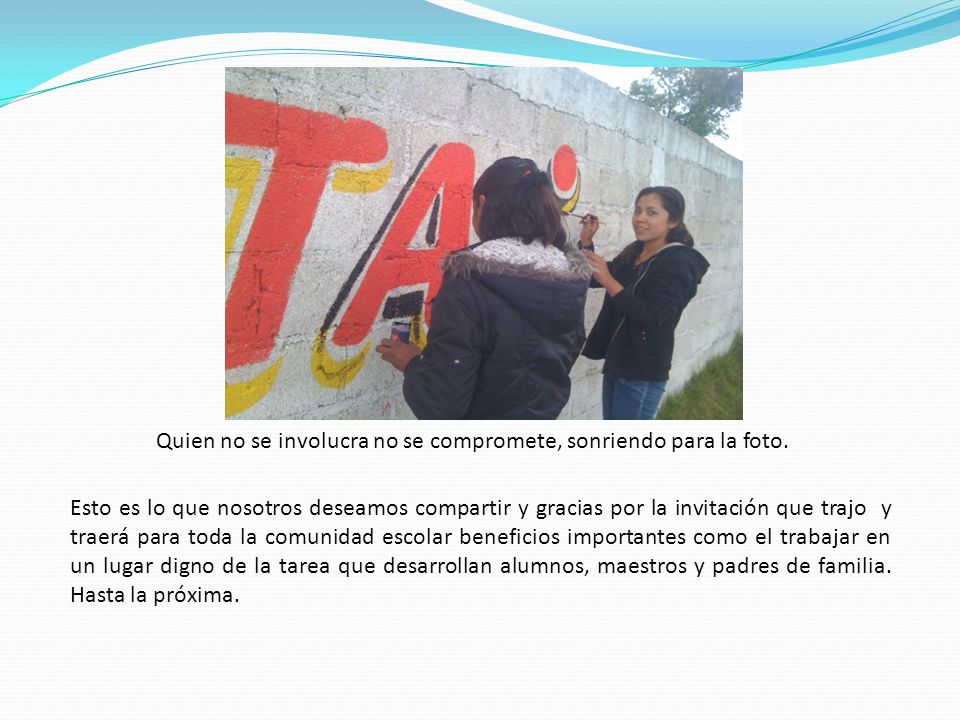 Quien no se involucra no se compromete, sonriendo para la foto.