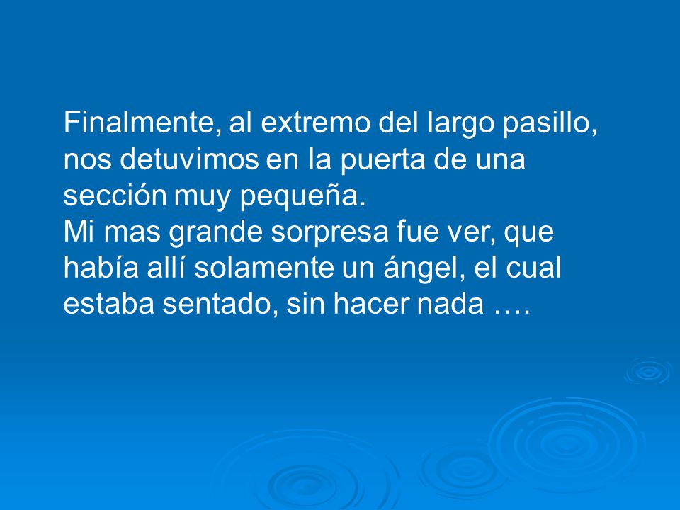 Finalmente, al extremo del largo pasillo, nos detuvimos en la puerta de una sección muy pequeña.