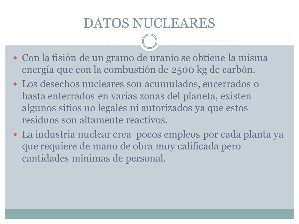 DATOS NUCLEARES Con la fisión de un gramo de uranio se obtiene la misma energía que con la combustión de 2500 kg de carbón.