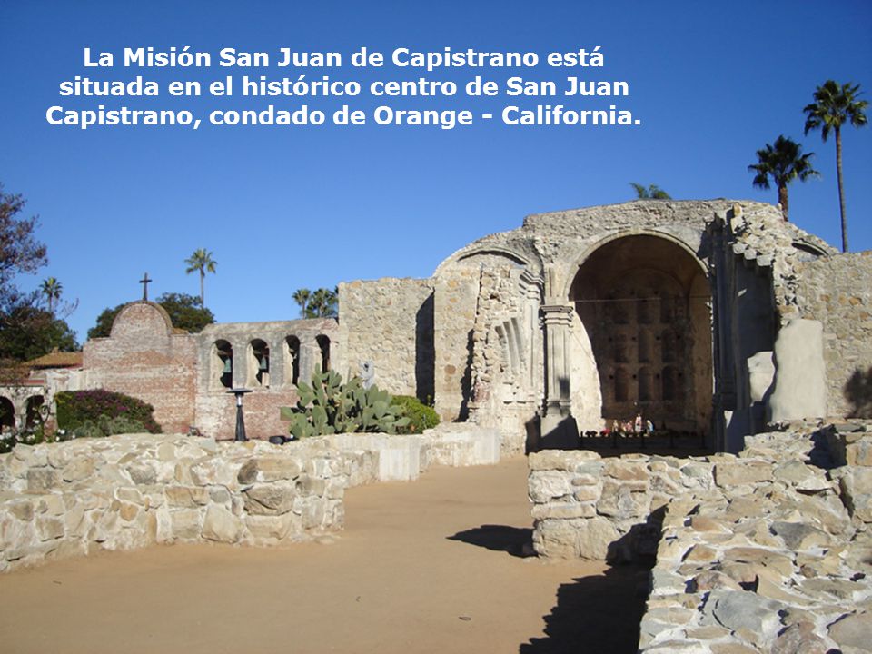 La Misión San Juan de Capistrano está situada en el histórico centro de San Juan Capistrano, condado de Orange - California.