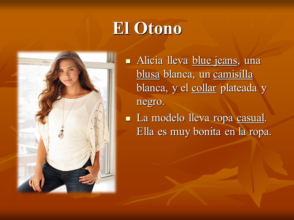 El Otono Alicia lleva blue jeans, una blusa blanca, un camisilla blanca, y el collar plateada y negro.