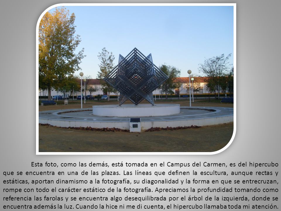 Esta foto, como las demás, está tomada en el Campus del Carmen, es del hipercubo que se encuentra en una de las plazas.