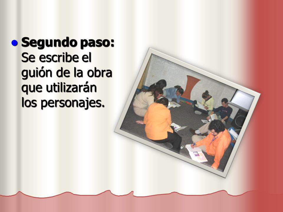 Segundo paso: Se escribe el guión de la obra que utilizarán los personajes.