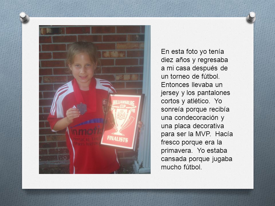 En esta foto yo tenía diez años y regresaba a mi casa después de un torneo de fútbol.