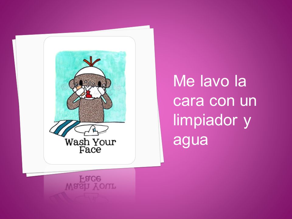 Me lavo la cara con un limpiador y agua