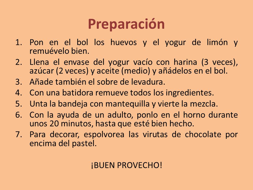 Preparación Pon en el bol los huevos y el yogur de limón y remuévelo bien.