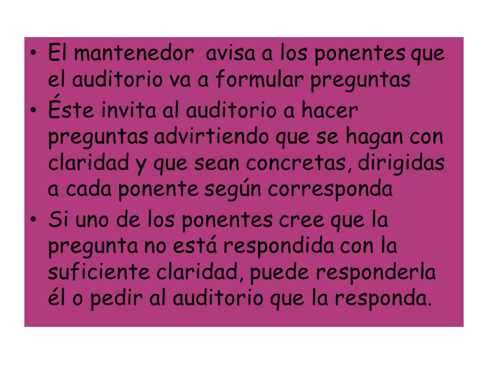 El mantenedor avisa a los ponentes que el auditorio va a formular preguntas