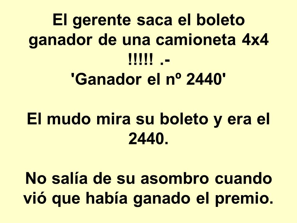 El gerente saca el boleto ganador de una camioneta 4x4