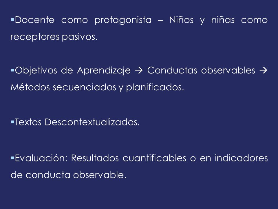 Docente como protagonista – Niños y niñas como receptores pasivos.