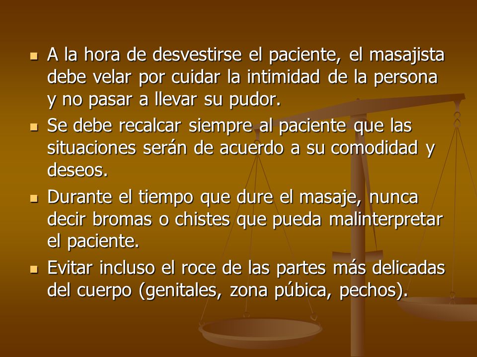 A la hora de desvestirse el paciente, el masajista debe velar por cuidar la intimidad de la persona y no pasar a llevar su pudor.