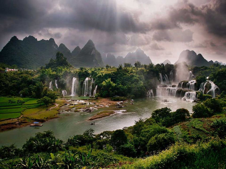 Al sudoeste de Guangxi en la frontera entre China y Vietnam se encuentran las cascadas Detian .