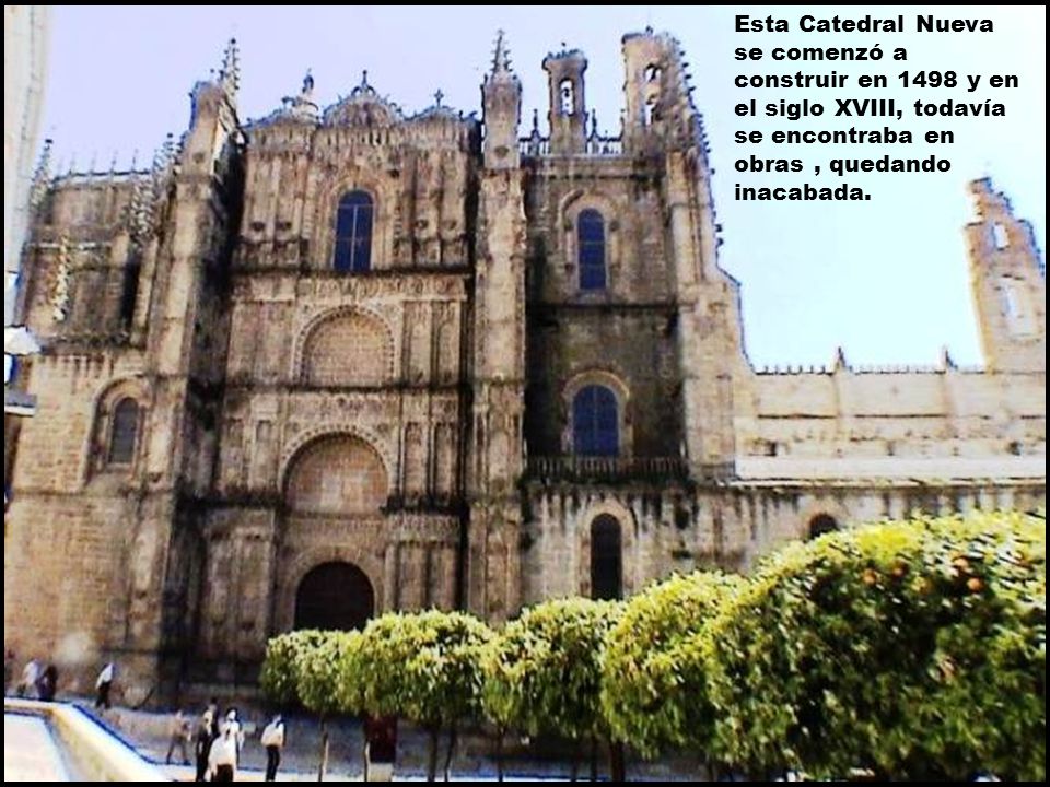 Esta Catedral Nueva se comenzó a construir en 1498 y en el siglo XVIII, todavía se encontraba en obras , quedando inacabada.