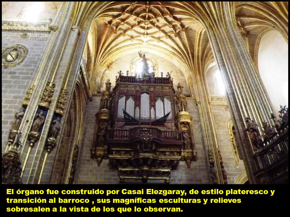 El órgano fue construido por Casai Elezgaray, de estilo plateresco y transición al barroco , sus magníficas esculturas y relieves sobresalen a la vista de los que lo observan.