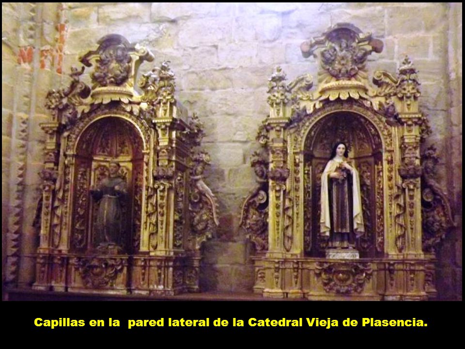Capillas en la pared lateral de la Catedral Vieja de Plasencia.