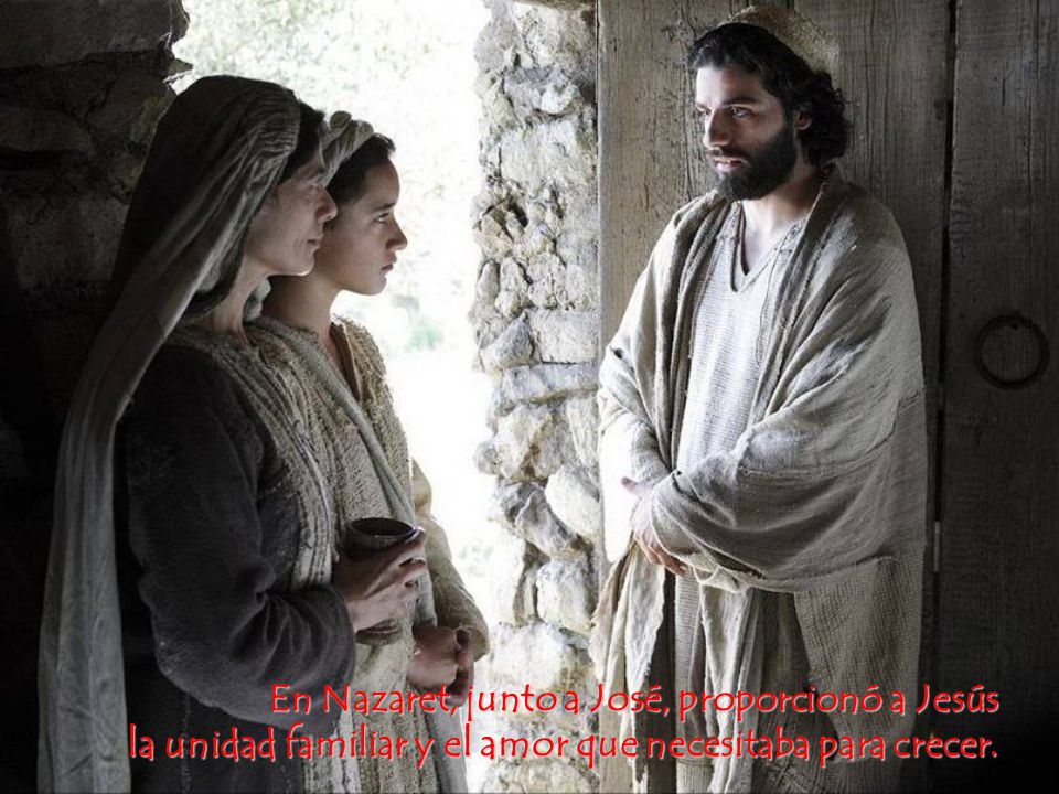 En Nazaret, junto a José, proporcionó a Jesús la unidad familiar y el amor que necesitaba para crecer.
