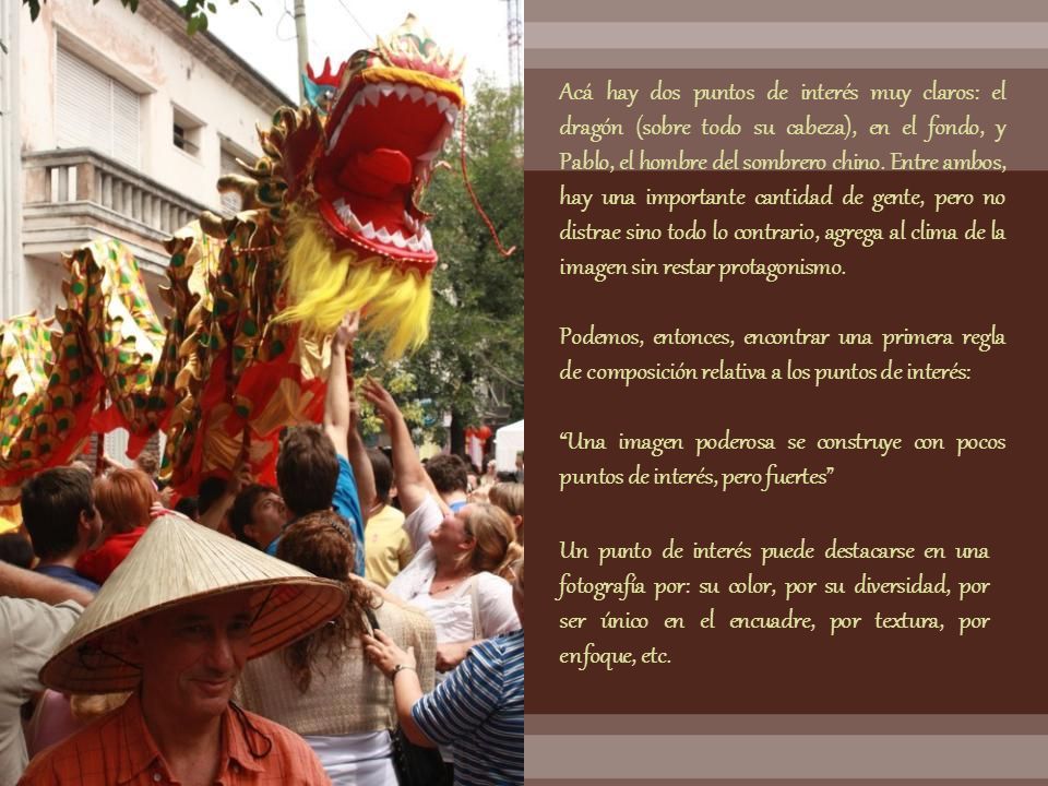 Acá hay dos puntos de interés muy claros: el dragón (sobre todo su cabeza), en el fondo, y Pablo, el hombre del sombrero chino. Entre ambos, hay una importante cantidad de gente, pero no distrae sino todo lo contrario, agrega al clima de la imagen sin restar protagonismo.