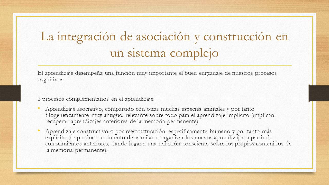 La integración de asociación y construcción en un sistema complejo