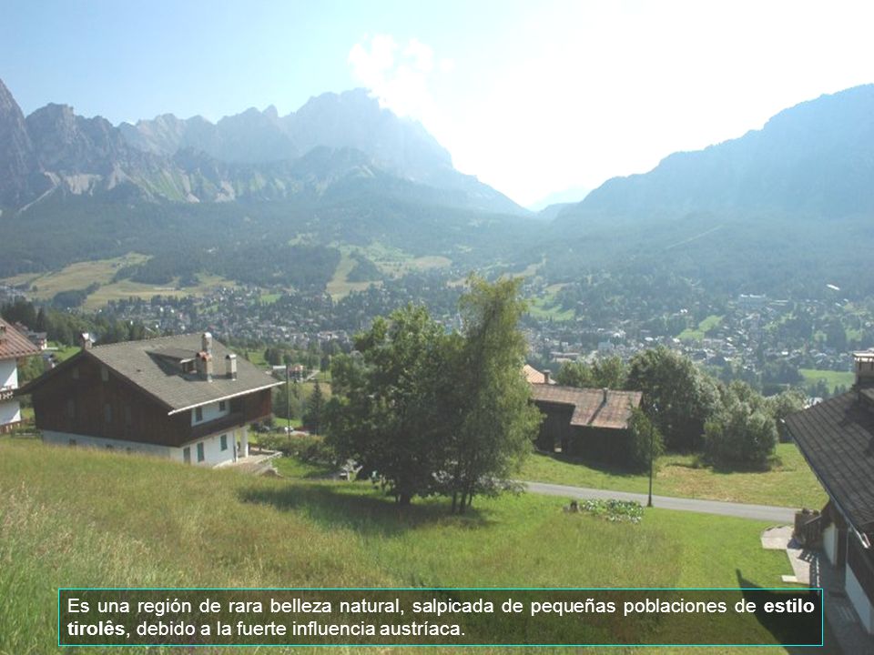 Es una región de rara belleza natural, salpicada de pequeñas poblaciones de estilo tirolês, debido a la fuerte influencia austríaca.