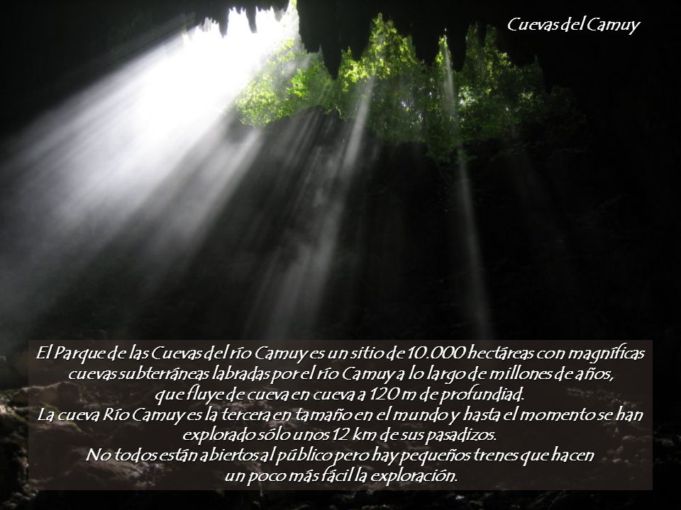 que fluye de cueva en cueva a 120 m de profundiad.