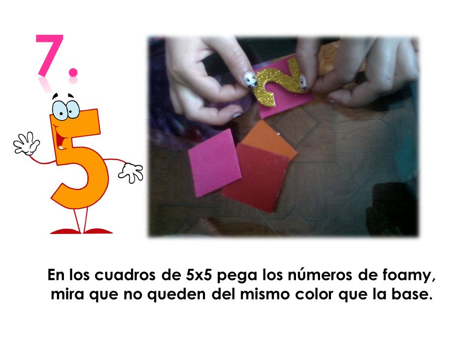 7. En los cuadros de 5x5 pega los números de foamy, mira que no queden del mismo color que la base.