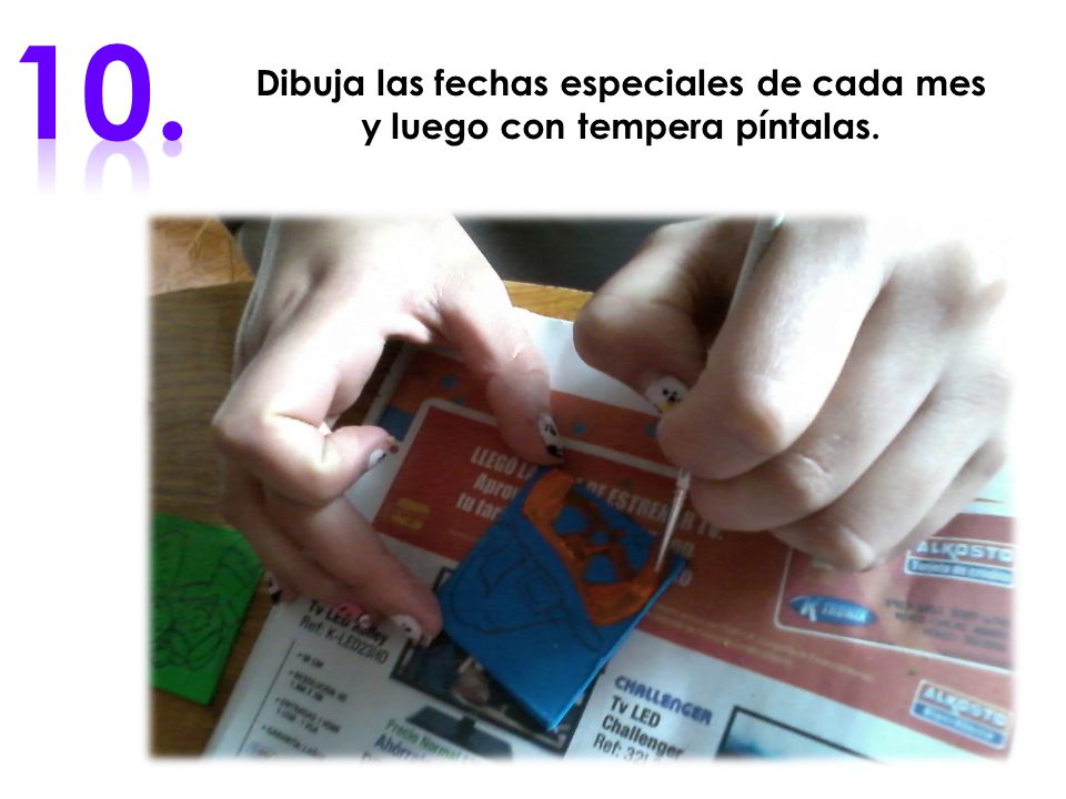 Dibuja las fechas especiales de cada mes y luego con tempera píntalas.