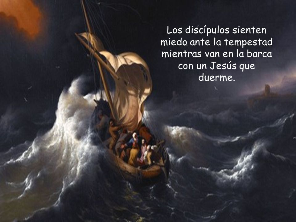 Los discípulos sienten miedo ante la tempestad mientras van en la barca con un Jesús que duerme.