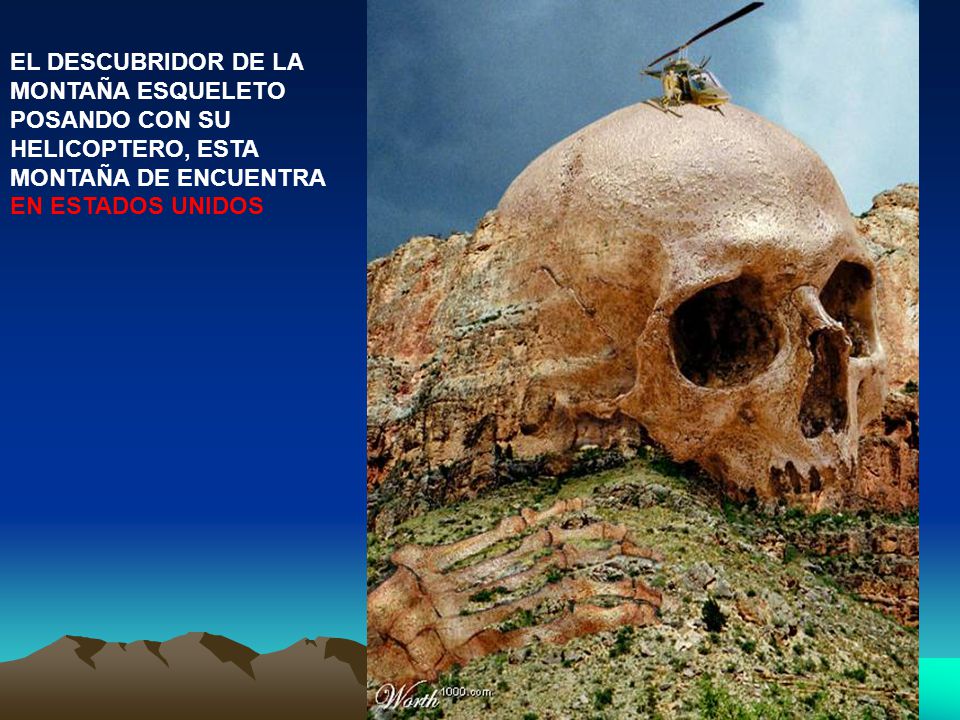 EL DESCUBRIDOR DE LA MONTAÑA ESQUELETO POSANDO CON SU HELICOPTERO, ESTA MONTAÑA DE ENCUENTRA EN ESTADOS UNIDOS